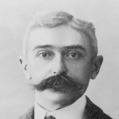 Portrait Pierre De Coubertin, Historien et pédagogue